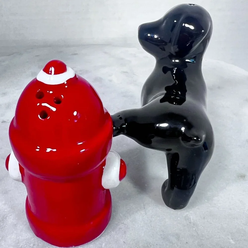 Shakers Salt Pepper Pier One Black Dog Urinating on Red Fire Hydrant‎ Ceramic